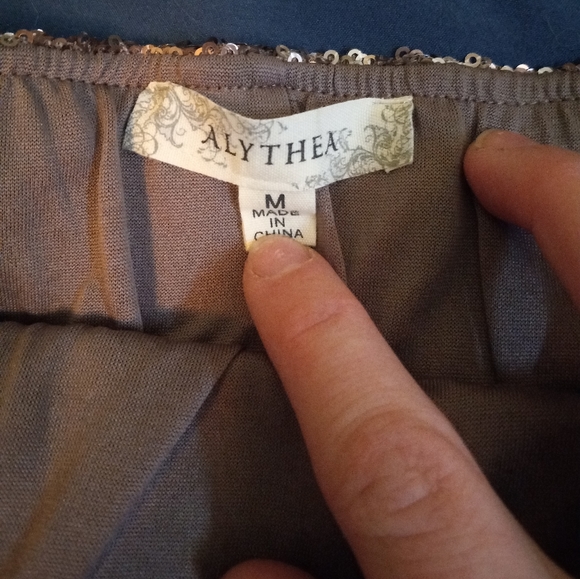 GORGEOUS Gold Sequin Pencil Skirt - Picture 3 of 3